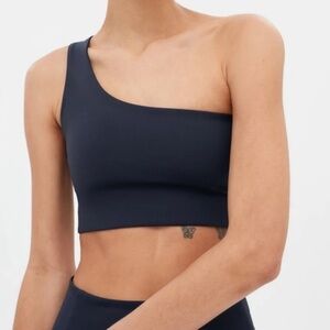 Girlfriend Collective Bianca One Shoulder Bra black